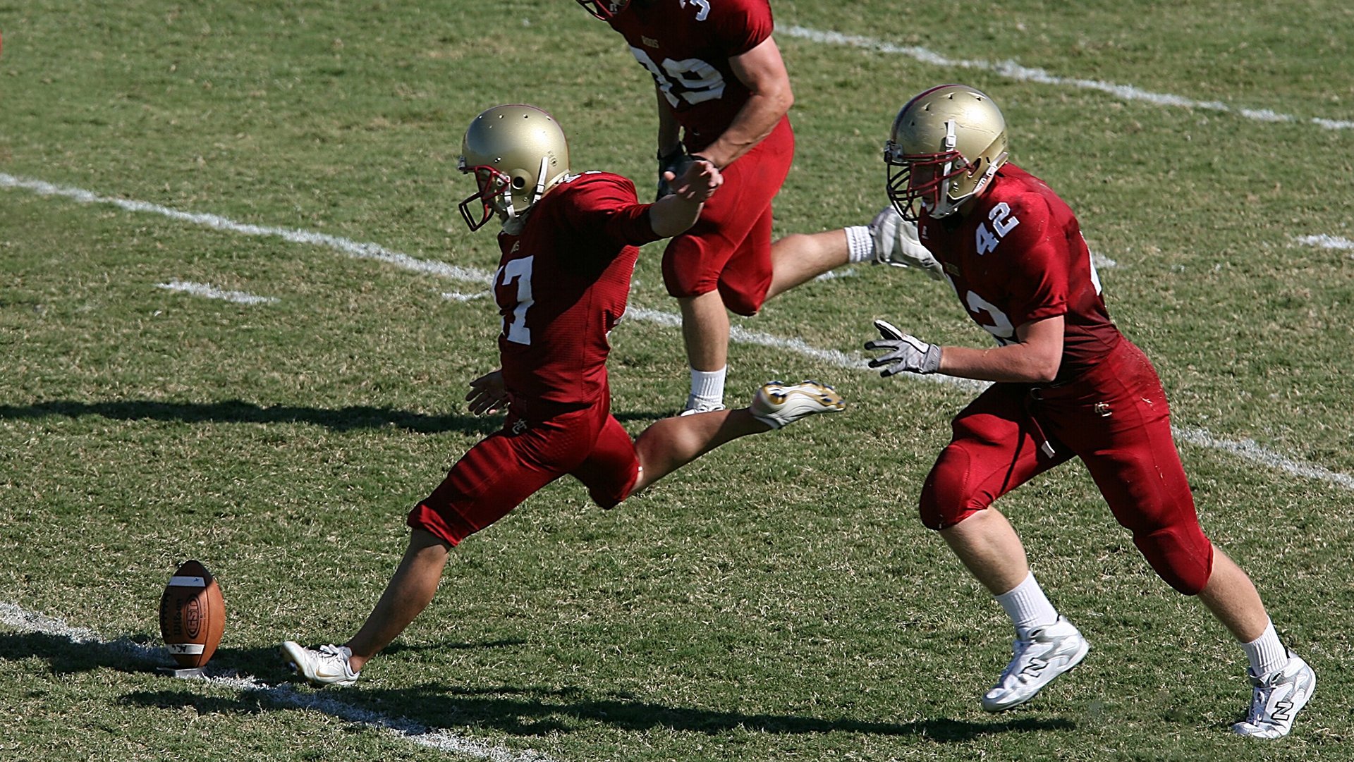 从喀麦隆到欧冠之巅，阿坎吉的绿茵征途与曼联的意外启示