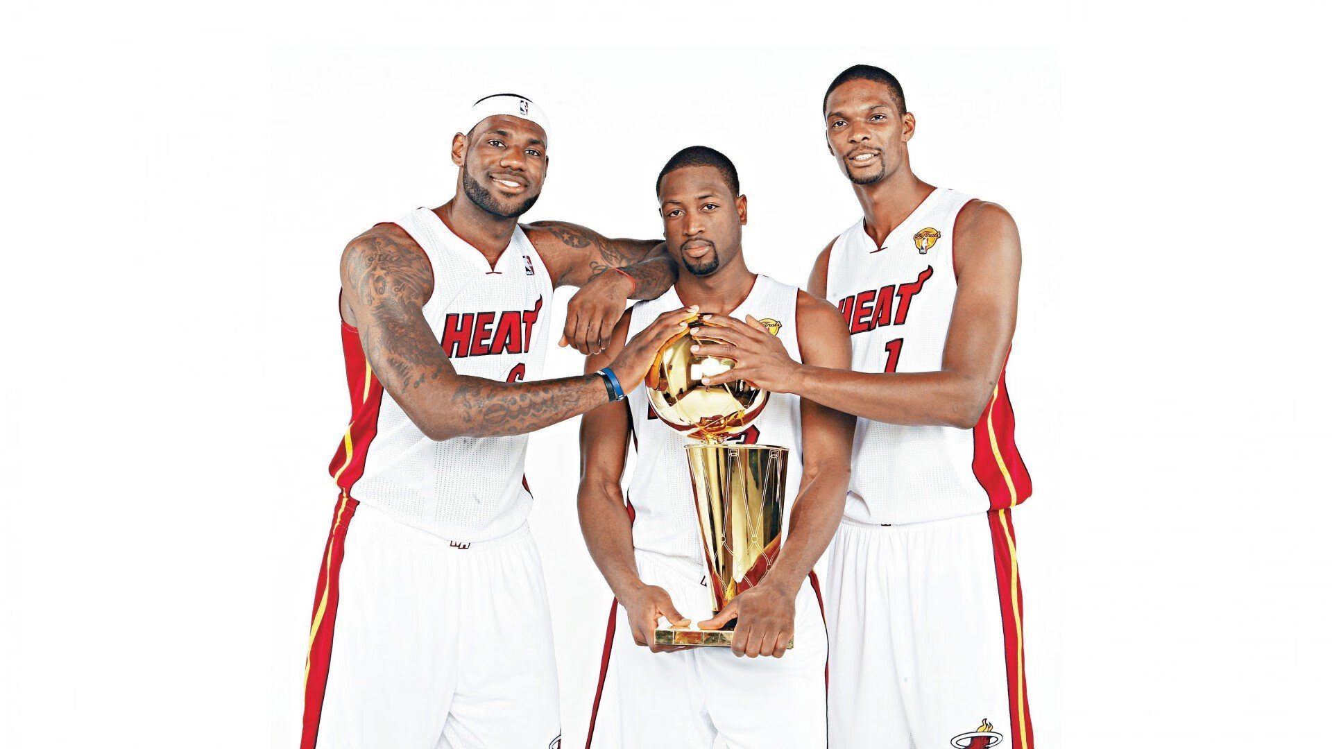 绿茵场与硬木地，德甲争冠焦点战与马刺力克北京队的双重奏