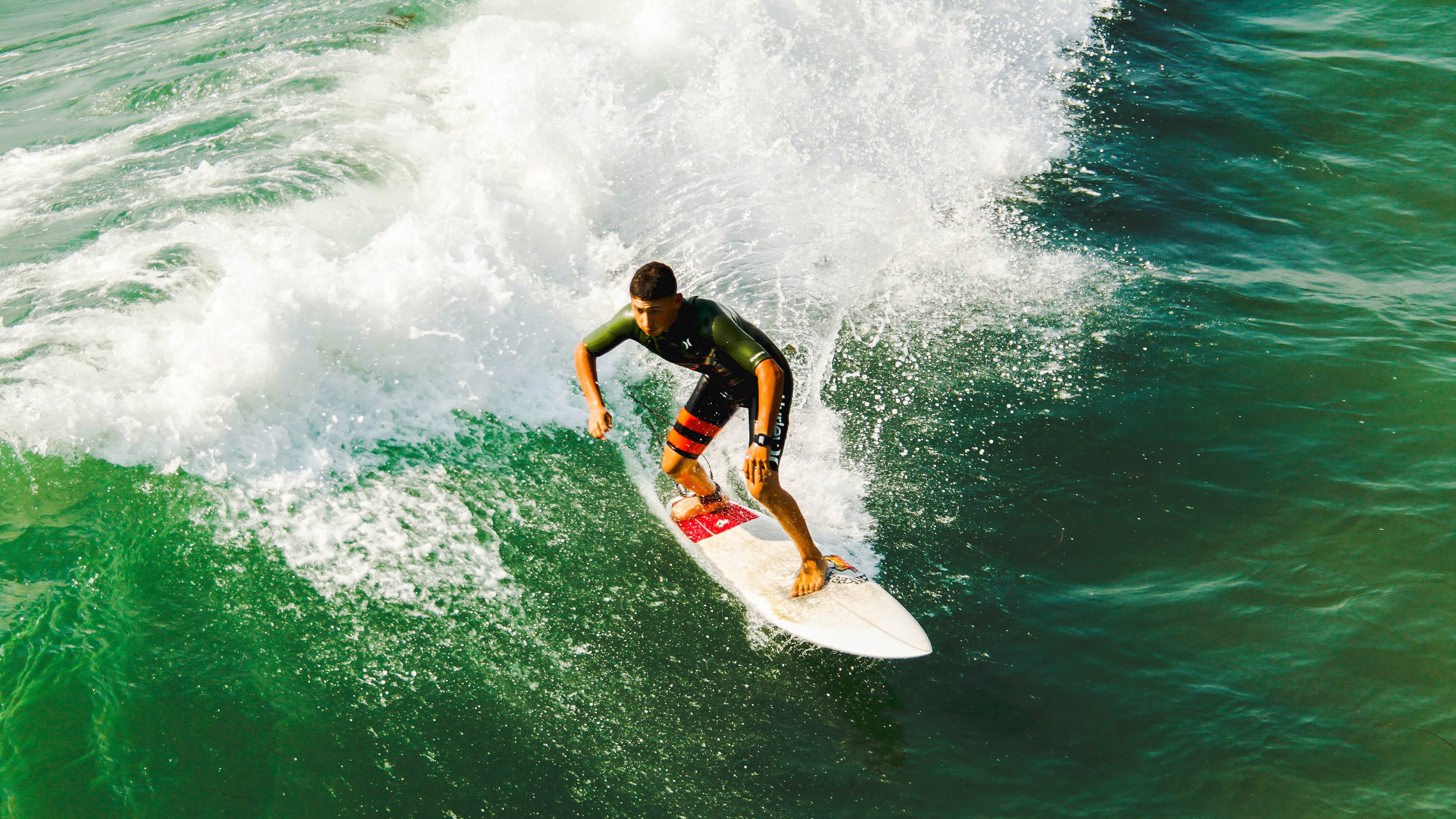 赛道上的逆袭，勒克莱尔关键制胜，迈凯伦力克红牛车队